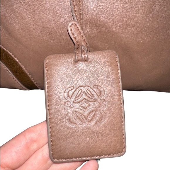 LOEWE RARE TAN LAMBSKIN LEATHER ANAGRAM BOSTON BAG WITH LUGGAGE TAG - Picture 7 of 16